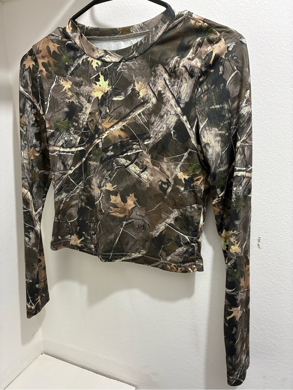 Women's Long Sleeve Camo Crop Top - Oak Leaf Forest Print